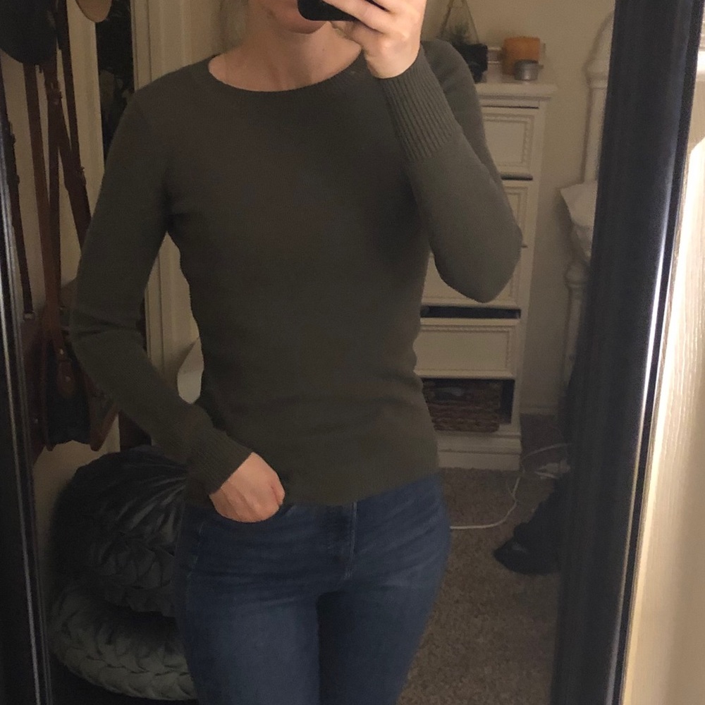 EXPRESS fitted crew neck sweater camo green size S